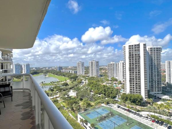 Terraces North Turnberry, 20191 E Country Club Dr #2004, Aventura, Florida 33180, image 1