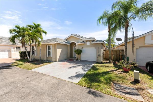 Courtyards At Deerwood, 12344 SW 144th Ter, Three Lakes, Florida 33186, image 2