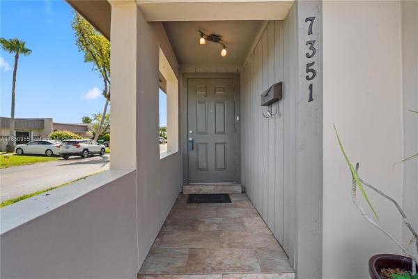 Creekside Villas, 7351 SW 105th Pl, Kendall, Florida 33173, image 3