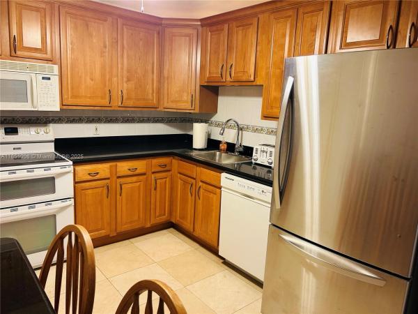 Corinthian, 5825 Collins Ave #10H, Miami Beach, Florida 33140, image 3
