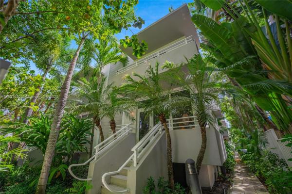 D Gems, 619 Meridian Ave #2, Miami Beach, Florida 33139, image 3