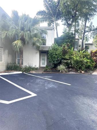 Kensington Place Townhouses, 694 Kensington Pl, Wilton Manors, Florida 33305, image 2