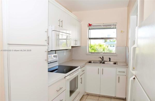 Paradise By The Sea, 270 Layne Blvd #305, Hallandale Beach, Florida 33009, image 1