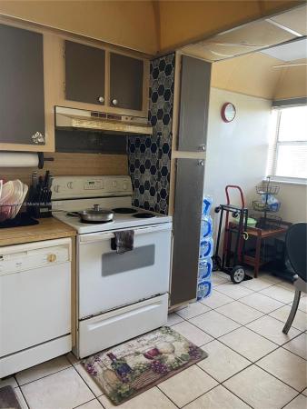 Sands Point, 8380 Sands Point Blvd #J310, Tamarac, Florida 33321, image 1