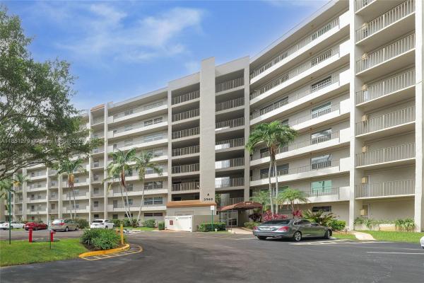 18th Hole At Inverrary, 3940 Inverrary Blvd #504-A, Lauderhill, Florida 33319, image 1