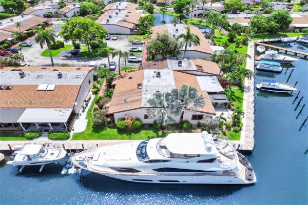 Harbourwood Villas, 2649 S Parkview Dr, Hallandale Beach, Florida 33009, image 1