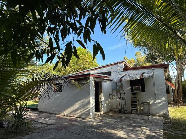 Dixie Gardens, 1355 NE 139th St, North Miami, Florida 33161, image 3