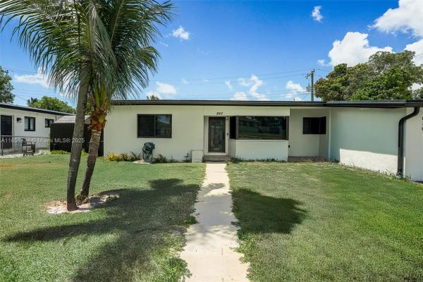 Cravero Cloverleaf Estates, 840 NW 170th Ter, Miami Gardens, Florida 33169, image 1