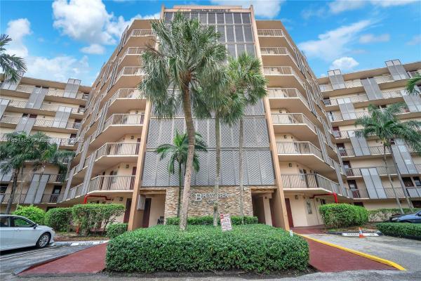 Bravura, 3301 N Country Club Dr 309, Aventura, Florida 33180, image 1