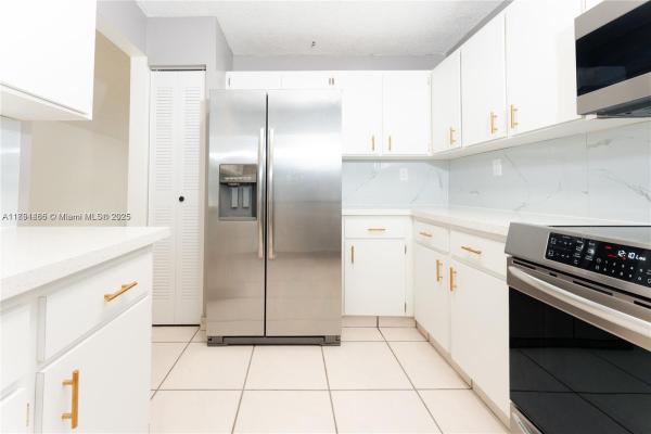 Rio Gardens, 452 SW 2nd St #13, Miami, Florida 33130, image 1