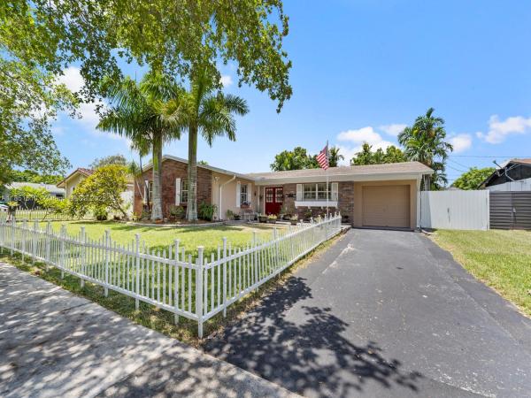 Bel Aire, 19630 Sterling Dr, Cutler Bay, Florida 33157, image 2