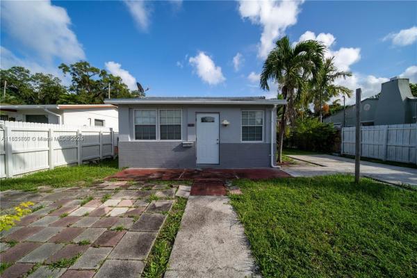 2632 NE 214th St, Miami, Florida 33180, image 1