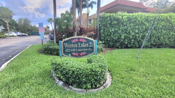 Weston Lakes 21, 428 Lakeview Dr #203, Weston, Florida 33326, image 1
