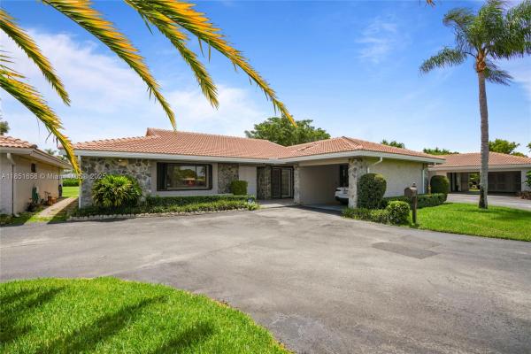 Villa Residences Of Emerald Hills, 3650 N 36th Ave #29, Hollywood, Florida 33021, image 2