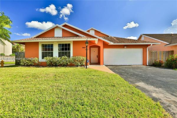 7840 NW 189th St, Hialeah, Florida 33015, image 1