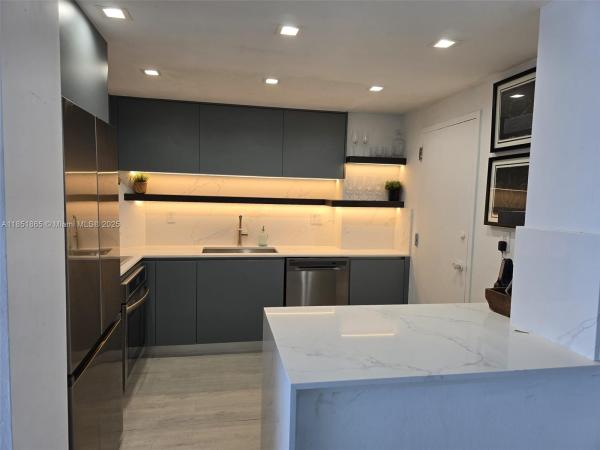 Arlen House West, 500 Bayview Dr #424, Sunny Isles Beach, Florida 33160, image 1