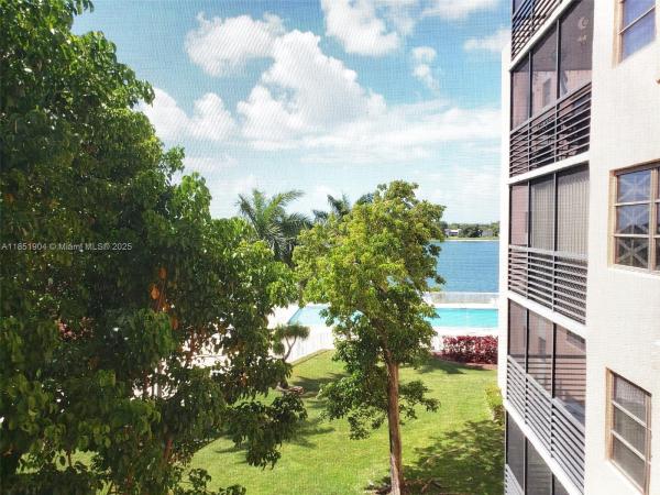 20840 San Simeon Way 403, Miami, Florida 33179, image 1
