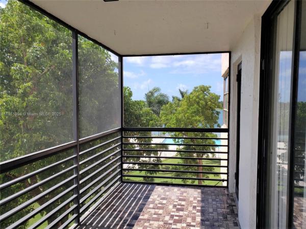 Lakeview Of The California Club, 20840 San Simeon Way #403, Ives Estates, Florida 33179, image 2
