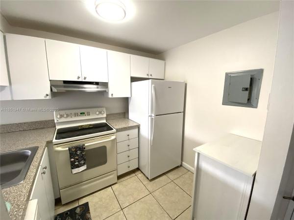 Tall Trees, 16465 NE 22nd Ave #513, North Miami Beach, Florida 33160, image 2