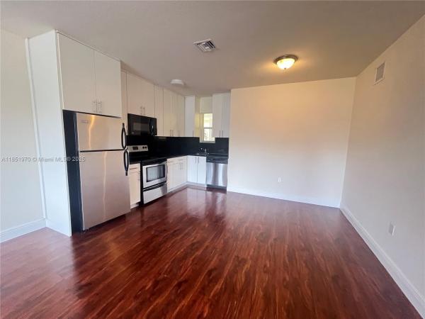 Fairgreen, 2880 Pine Tree Dr #07, Miami Beach, Florida 33140, image 1