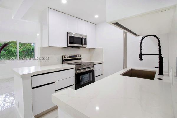 Kingsley At Century Village, 13250 SW 7th Ct #204L, Pembroke Pines, Florida 33027, image 3