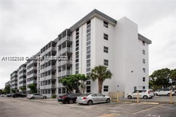 Woodside, 16950 W Dixie Hwy A230, North Miami Beach, Florida 33160, image 1