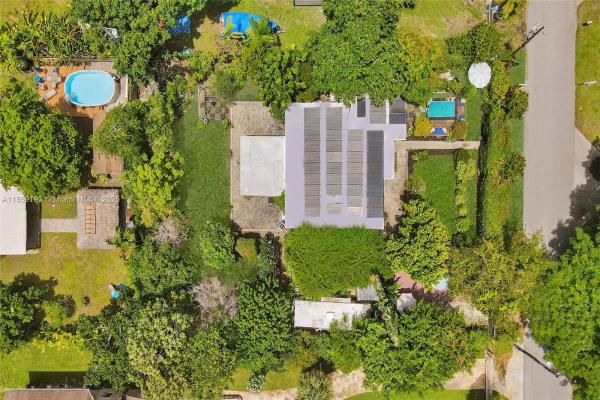 70 NE 152nd St, Miami, Florida 33162, image 1