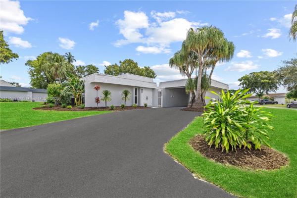 The Woodlands, 5000 Bayberry Ln, Tamarac, Florida 33319, image 1