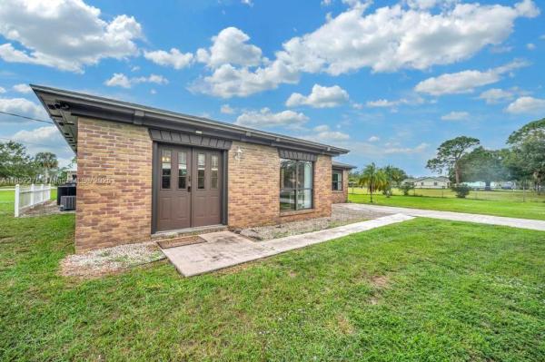 Indian River Estates, 1803 E Easy St, Fort Pierce, Florida 34982, image 1