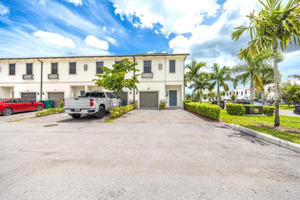 Regal Palm Square, 689 SW 11th St, Florida City, Florida 33034, image 1