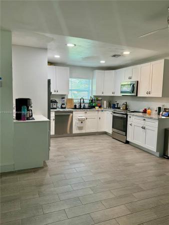 Commonwealth Manor, 550 SW 11th Dr, Deerfield Beach, Florida 33441, image 1