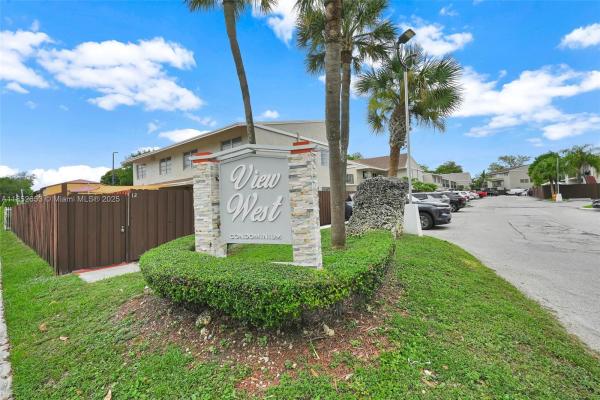 15655 SW 82 Circle Ln 5-12, Unincorporated Dade County, Florida 33193, image 1