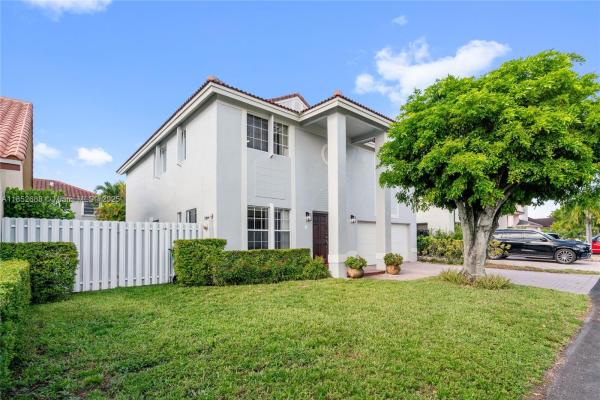 7952 NW 188th Ln, Hialeah, Florida 33015, image 1