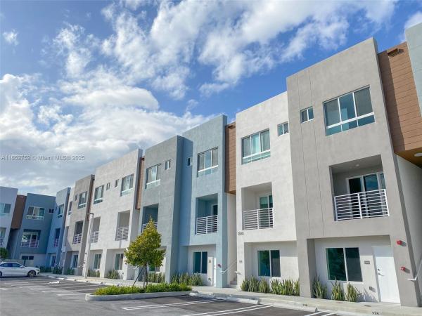 2535 NE 193rd St #3204, Unincorporated Dade County, Florida 33180, image 1