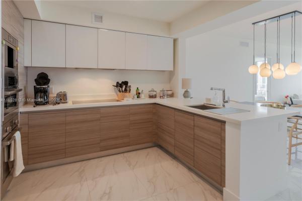 Parque Towers, 330 Sunny Isles Blvd #5-1606, Sunny Isles Beach, Florida 33160, image 2