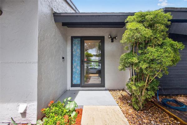 Strathmore Gate West, 472 Long Bow Ct, Royal Palm Beach, Florida 33411, image 2