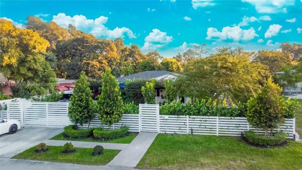 532 NW 100th St, Unincorporated Dade County, Florida 33150, image 1