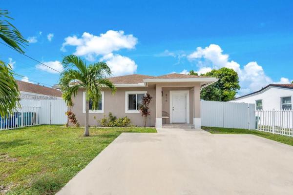 Pinewood Park, 814 NW 114th St, Pinewood, Florida 33168, image 2