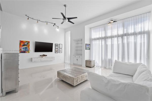 3936 NE 168th St 7, North Miami Beach, Florida 33160, image 1