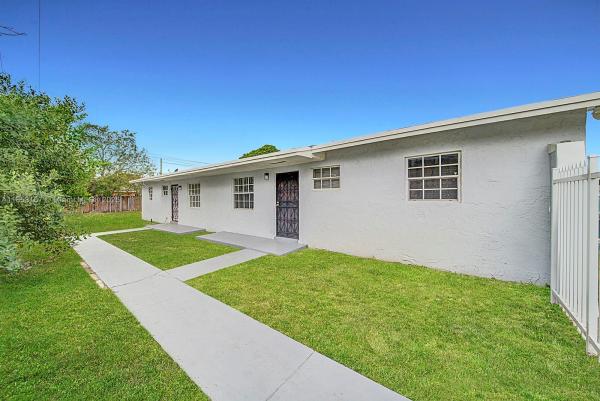 Lopez Gonzalez Plaza, 19110 NW 36th Ave #19110, Miami Gardens, Florida 33056, image 1