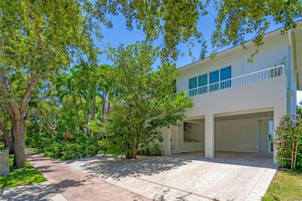 Tropical Isle Homes, 320 Woodcrest Rd, Key Biscayne, Florida 33149, image 2