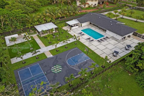 245 NE 156th St, Miami, Florida 33162, image 1