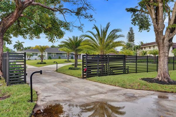 Biscayne Gardens, 245 NE 156th St, Golden Glades, Florida 33162, image 3