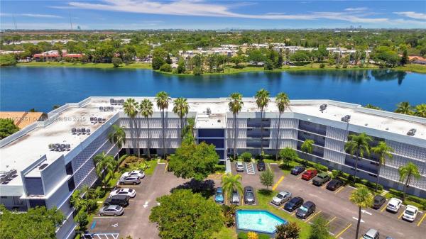 873 NE 195 St 309, North Miami Beach, Florida 33179, image 1