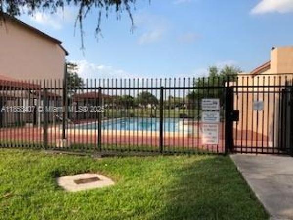 Indian Summer Village, 425 W Park Dr #12, Fountainebleau, Florida 33172, image 3