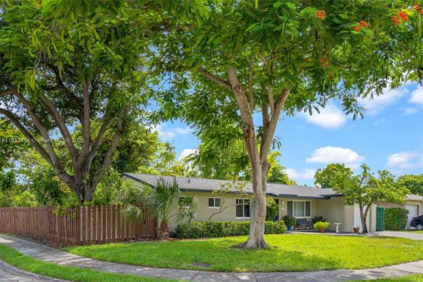 Killian Pines, 11195 SW 115th Ter, Kendall, Florida 33176, image 2