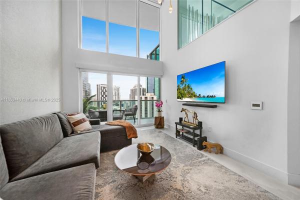 Brickell On The River South Tower, 41 SE 5th St #1407, Miami, Florida 33131, image 1