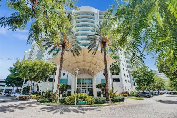 360, 7900 Harbor Island Dr #PH15, North Bay Village, Florida 33141, image 1
