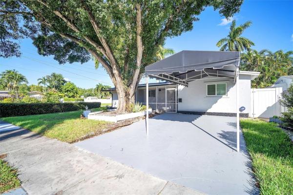 Country Club Homes, 1125 N 13th Ct, Hollywood, Florida 33019, image 1