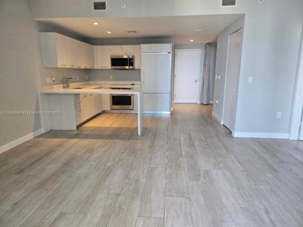 Brickell Heights East, 45 SW 9th St #2602, Miami, Florida 33130, image 2